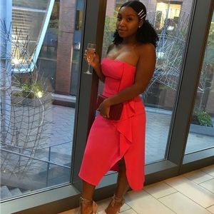 Strapless ruffled detailed midi dress